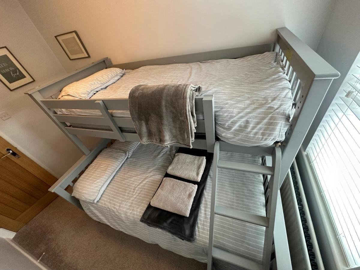 Cosy, 2 Bedroom Cottage In Guisborough Town Centre ภายนอก รูปภาพ