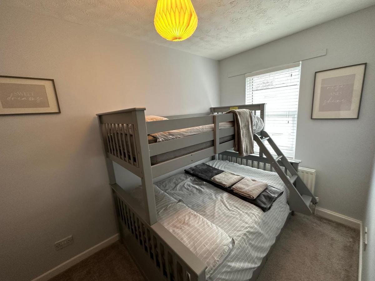 Cosy, 2 Bedroom Cottage In Guisborough Town Centre ภายนอก รูปภาพ