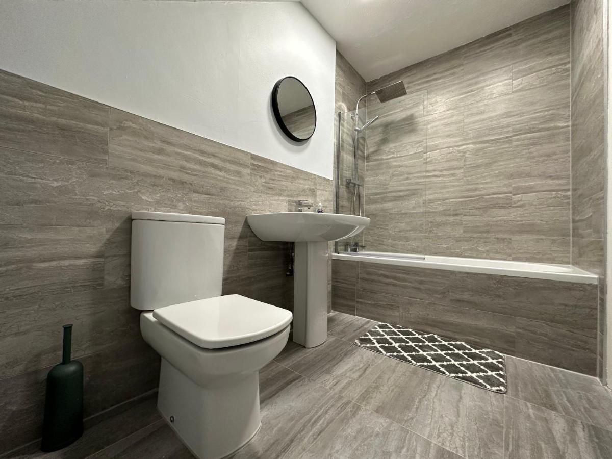 Cosy, 2 Bedroom Cottage In Guisborough Town Centre ภายนอก รูปภาพ