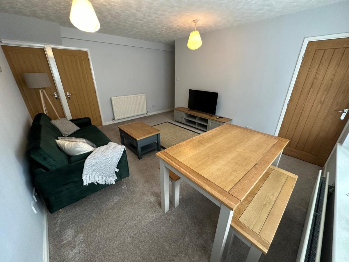 Cosy, 2 Bedroom Cottage In Guisborough Town Centre ภายนอก รูปภาพ