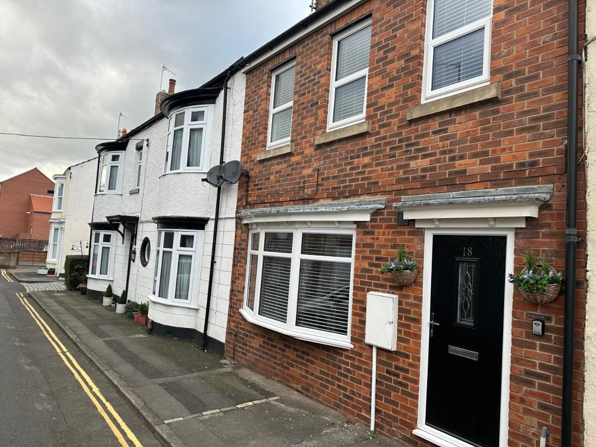 Cosy, 2 Bedroom Cottage In Guisborough Town Centre ภายนอก รูปภาพ